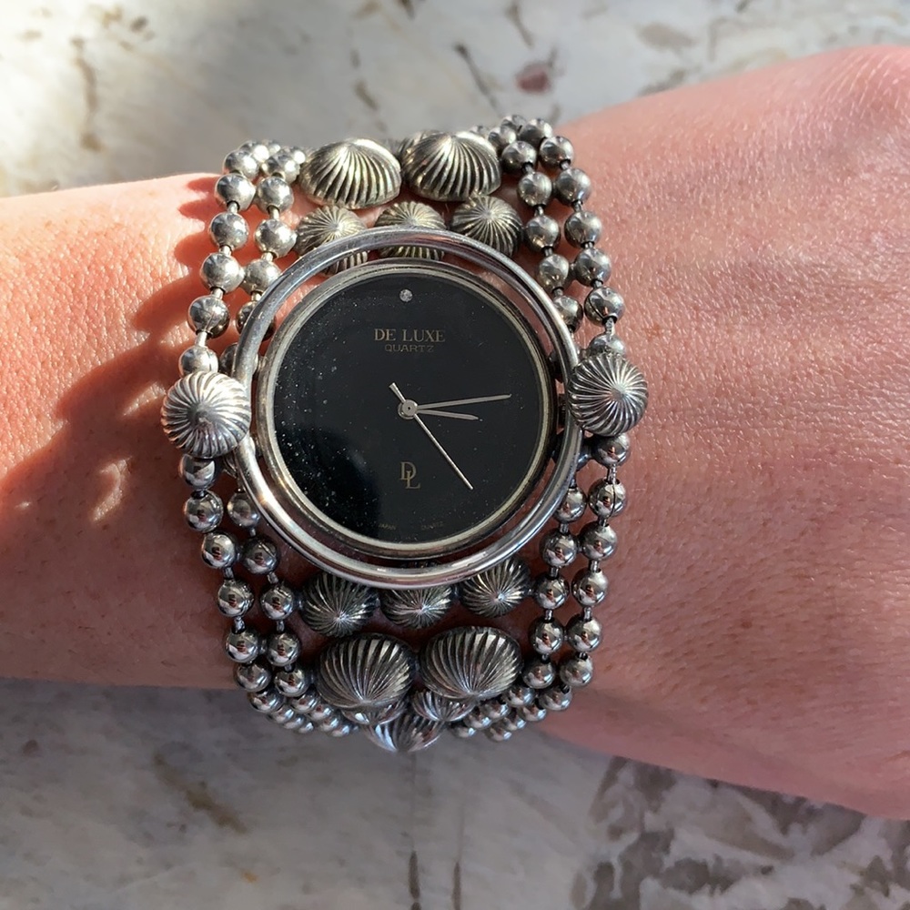 De Luxe Vintage Shell Bracelet Watch